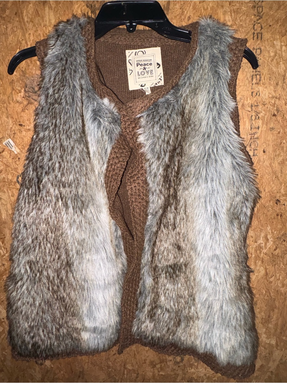 Urban Behavior faux fur vest sweater lining size Medium oversized layers fall26